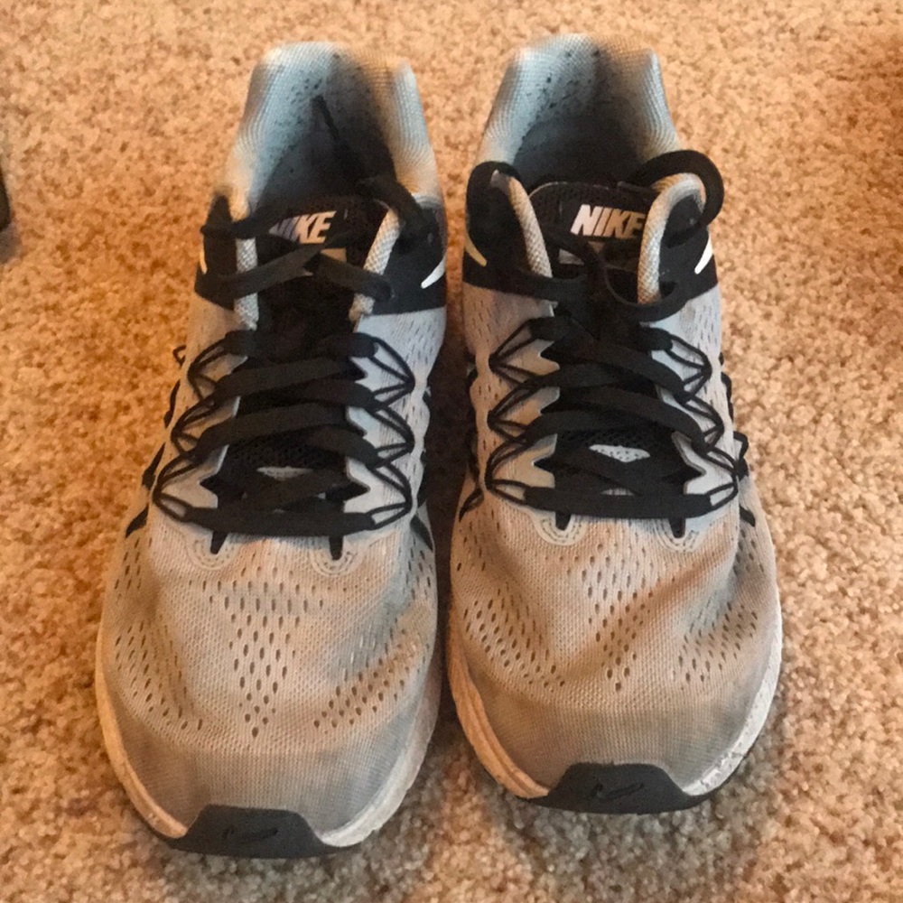 Men’s Nike tennis shoes